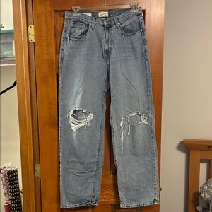 Universal Thread Light Blue Distressed Women’s Jeans SIZE 8R